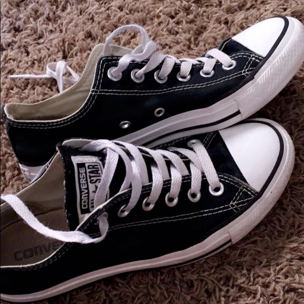 Unisex black low top converse